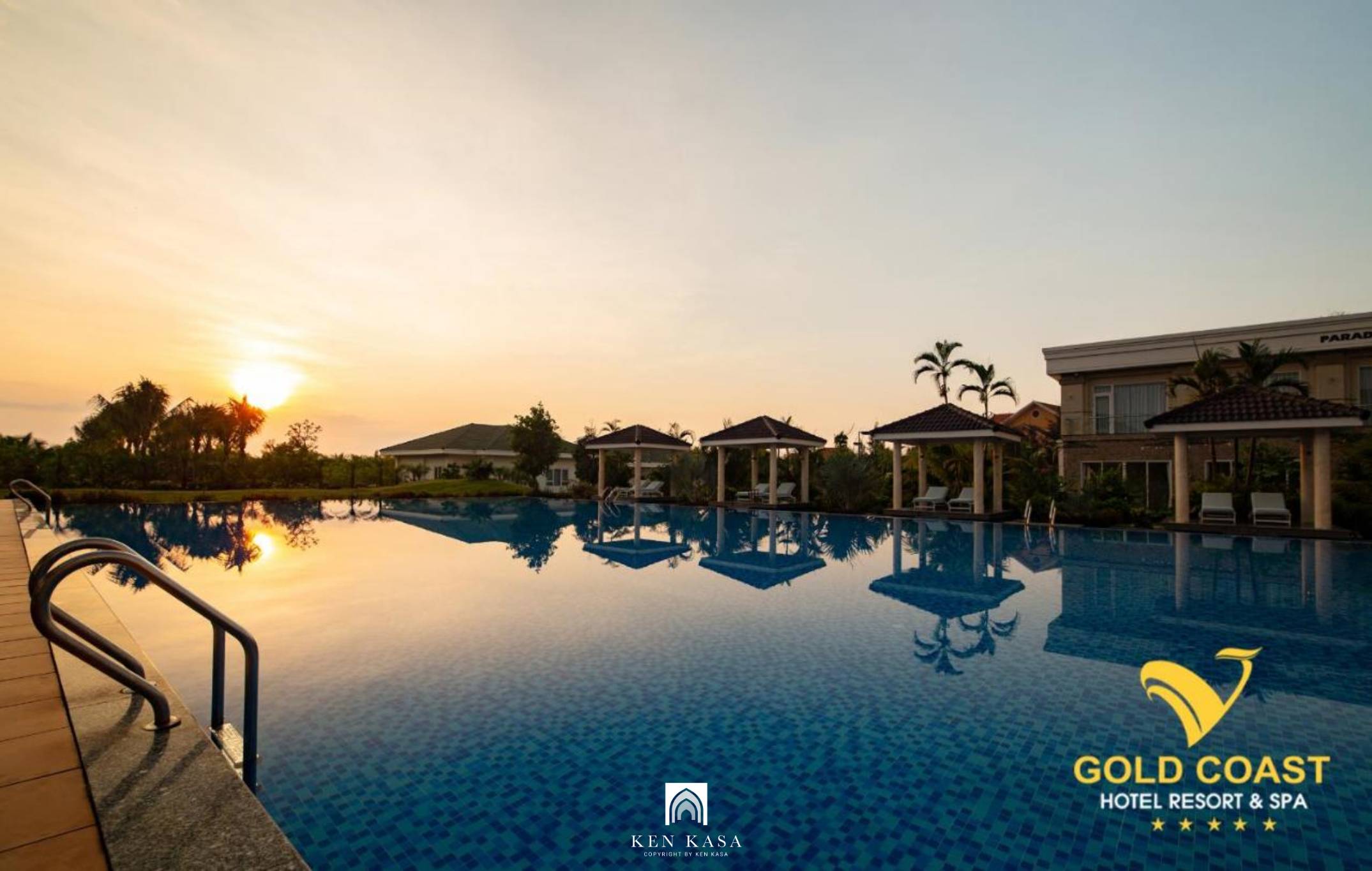 Bể bơi ngoài trời tại Gold Coast Hotel Resort & Spa